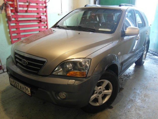 Общий вид спереди Kia Sorento
