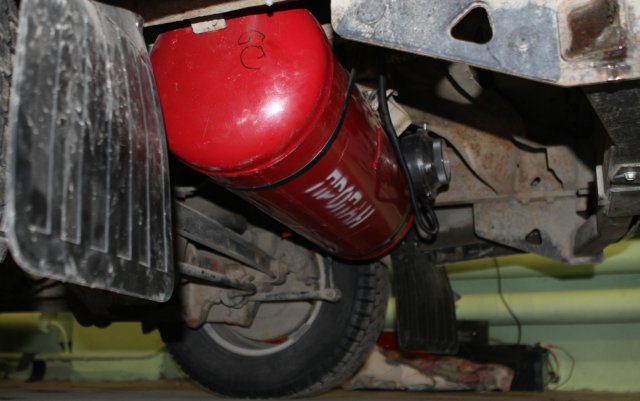 Газовый баллон объемом 60 л под днищем Lincoln Navigator