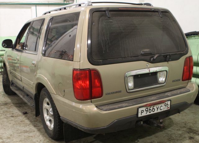 Вид сзади Lincoln Navigator