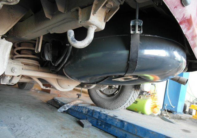 Тороидальный газовый баллон 89 литров под днищем Mitsubishi Pajero Sport (K90) V6, 3.0