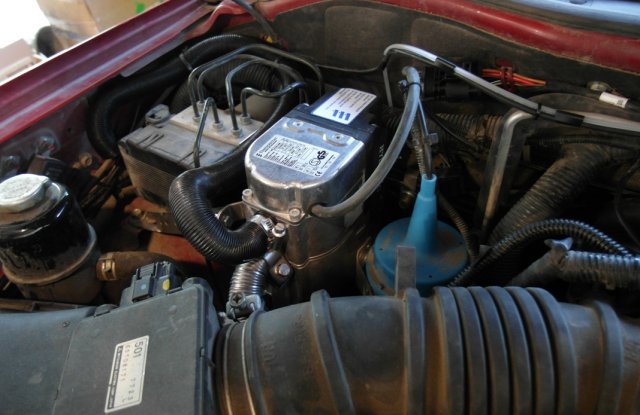 Подкапотная компоновка автономного подогревателя Hydronic на Mitsubishi Pajero Sport (K90) V6, 3.0