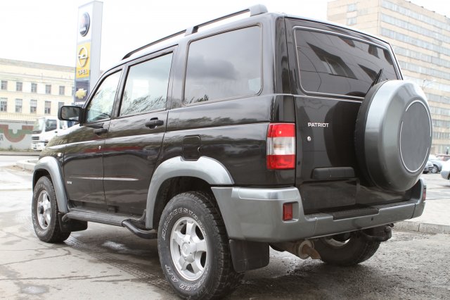 Общий вид сзади Уаз Патриот